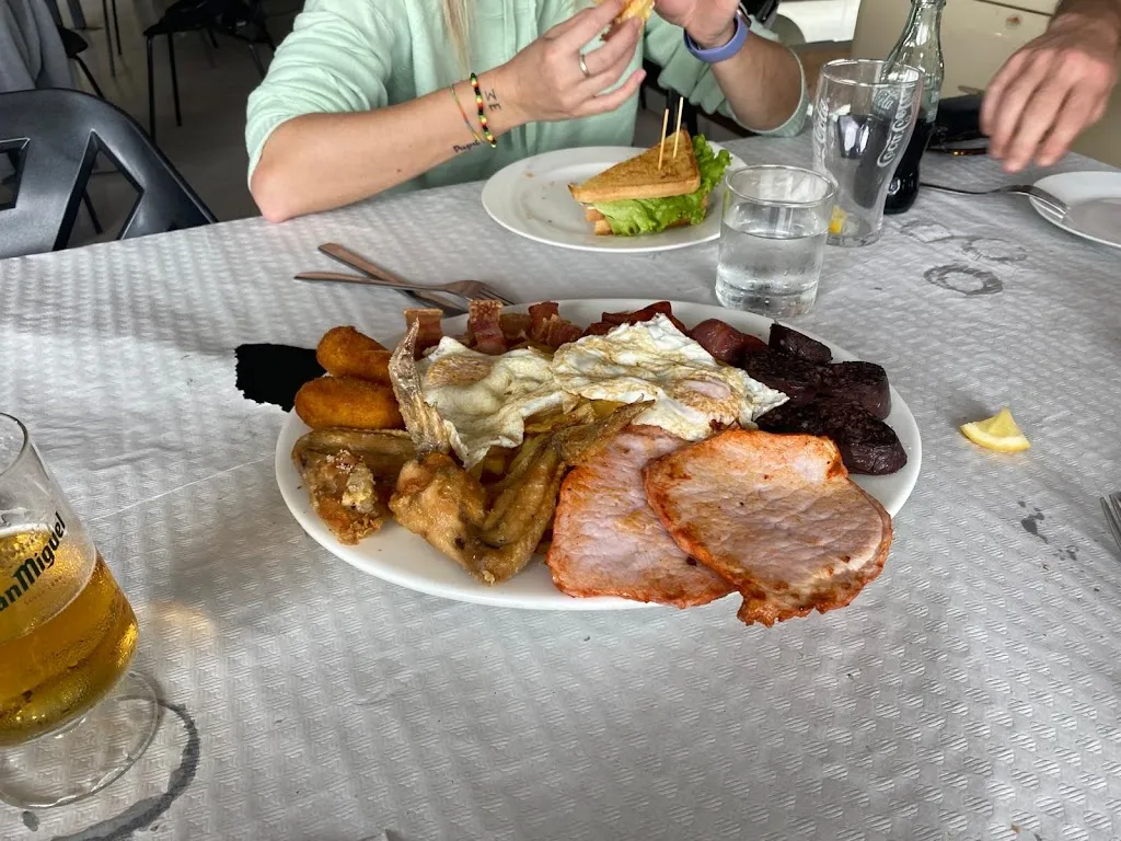 Antia Urdangaray_Cafeteria Altapeña Station, Gasoline Station and_Corrales de Buelna Los_review