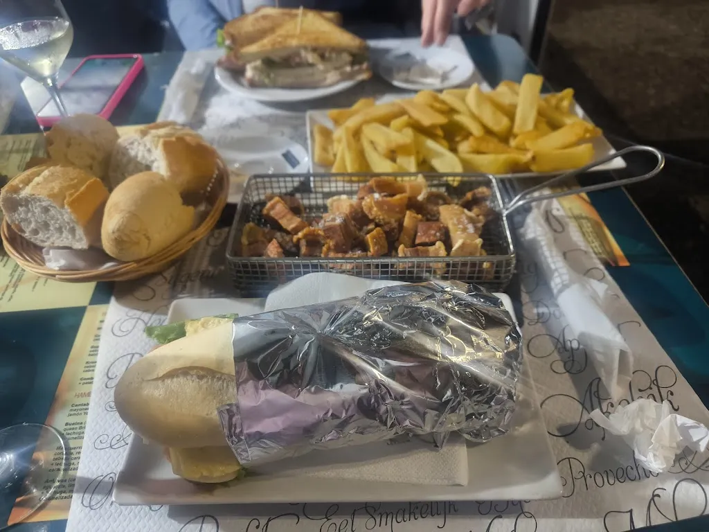 Miguel Angel Toribio_Kronen_Corrales de Buelna Los_review