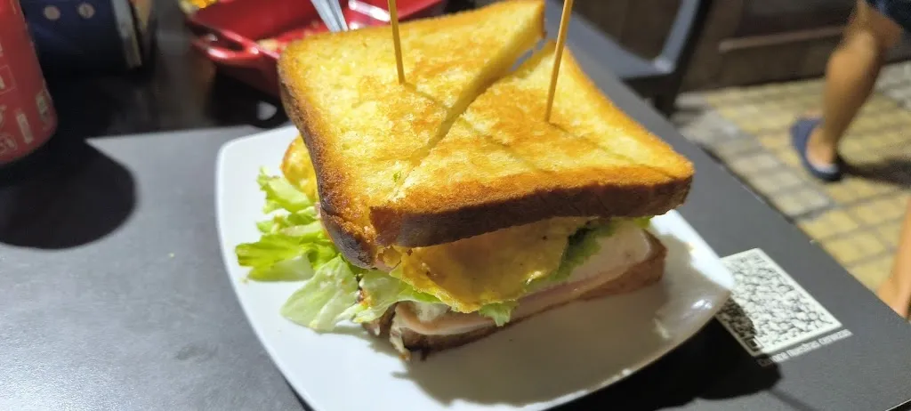 Dani Maprenufo_Cervecería y Hamburguesería Obélix_Corrales de Buelna Los_review