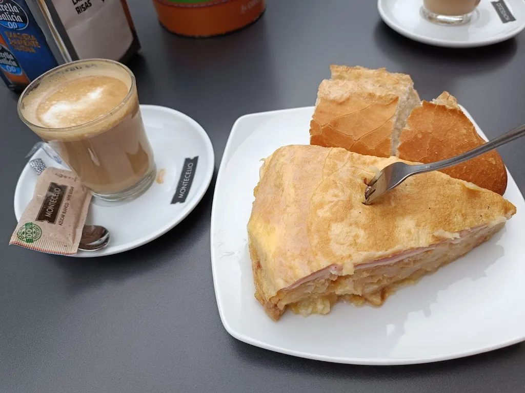 Cervecería y Hamburguesería Obélix restaurant in Corrales de Buelna Los