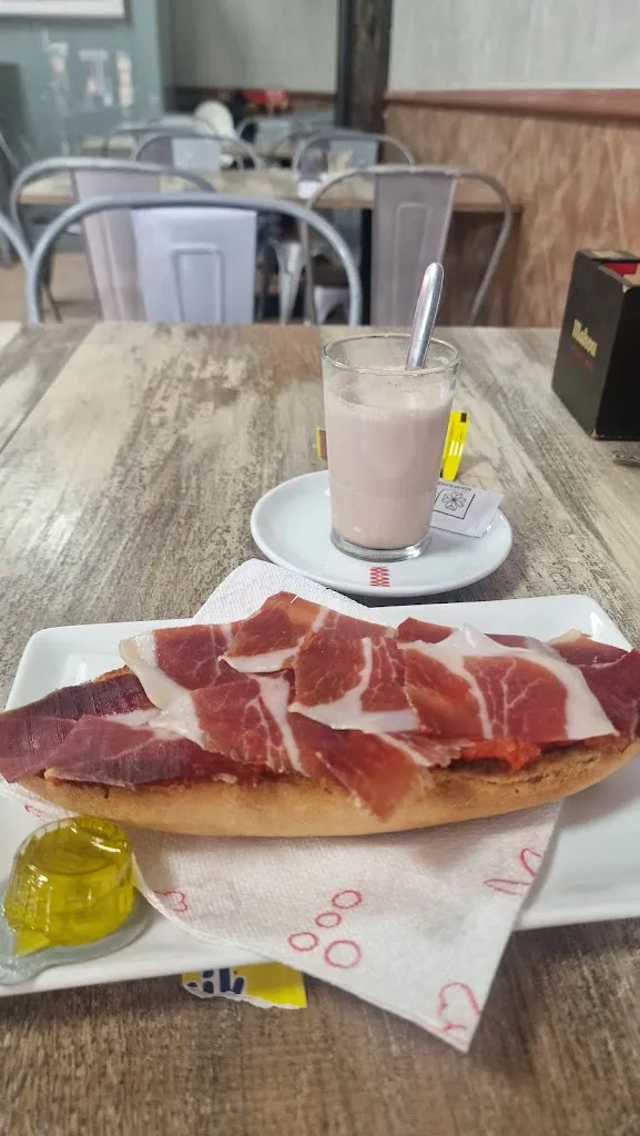 Dani M._Bar Cafetería Trébol_Elche de la Sierra_review