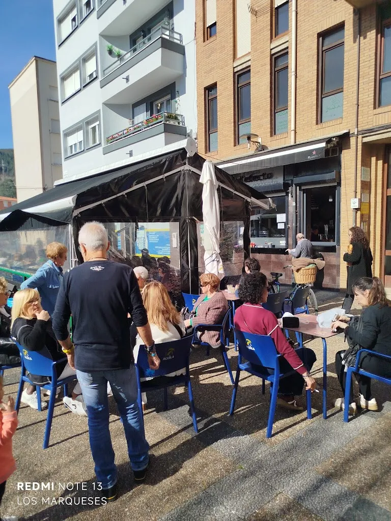 Los Marqueses De La Guerra_Golpe de Efecto_Corrales de Buelna Los_review