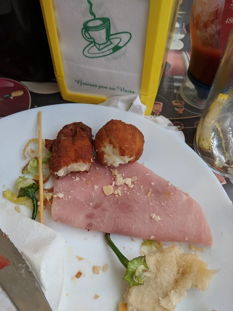 Tony Long_Bar restaurante EL CHIRINGUITO de Oriñon_Guriezo_recensione