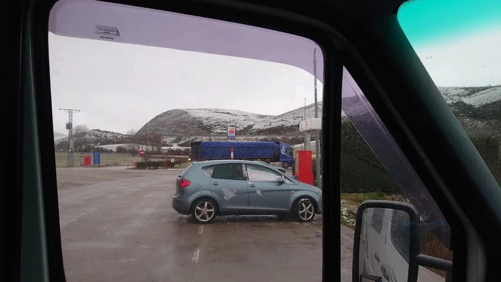 Hassan Karim_Gasolinera Avia_Mataporquera_review