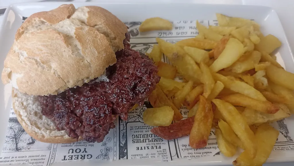 Monica L.A_Gasolinera Avia_Mataporquera_review