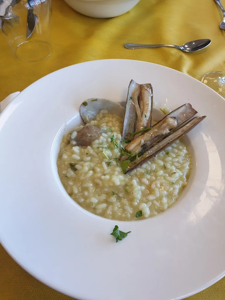 Gasolinera Avia restaurant in Mataporquera