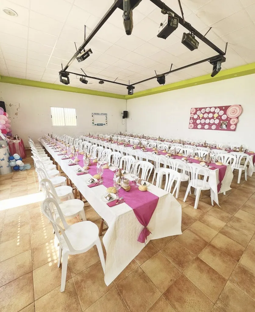 Mesón-Restaurante Casa Antonio. ristorante a Elche de la Sierra