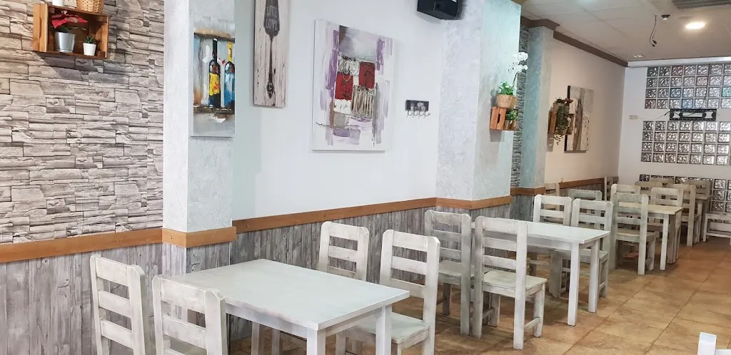 Bar Chaleco restaurant in Elche de la Sierra