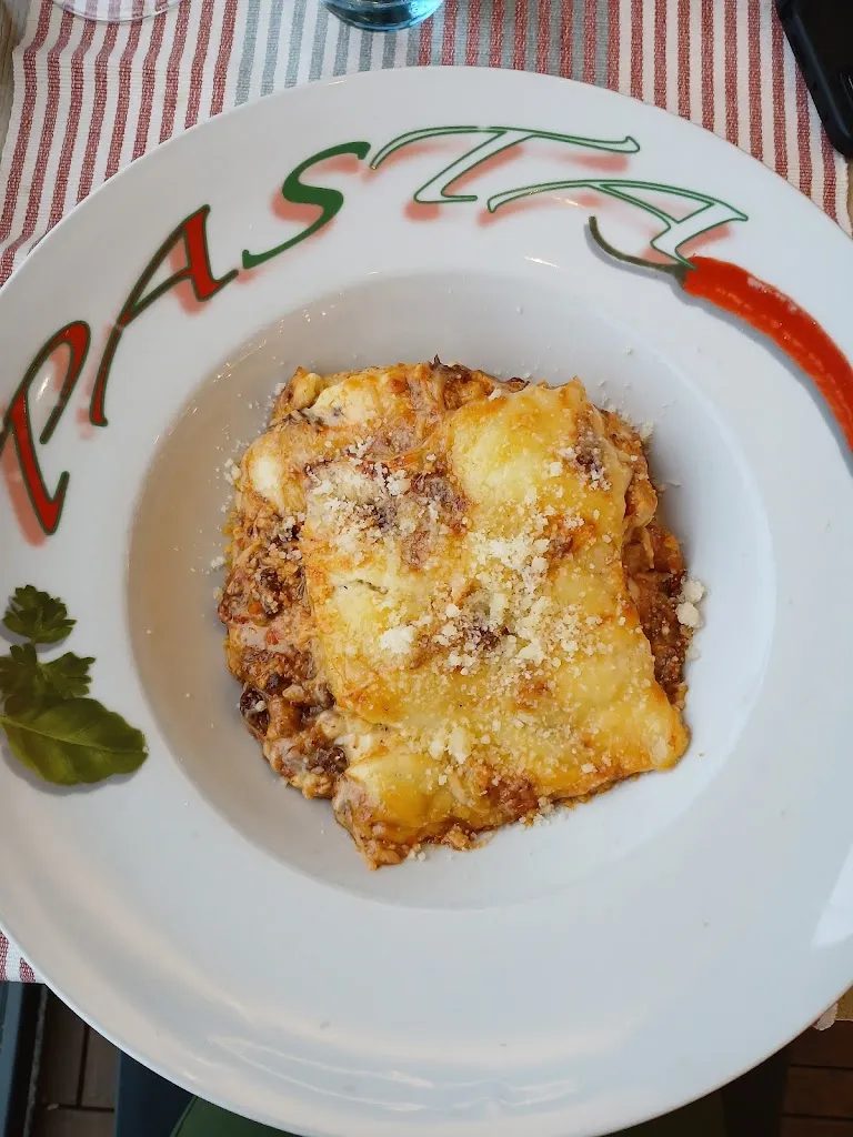 Laura Galanos_Tre Sorelle Ristorante Italiano_Castro-Urdiales_review