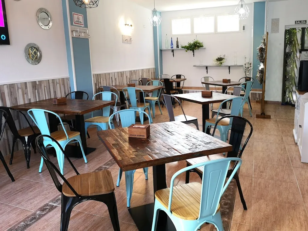 Café Bar Luna restaurant in Castro-Urdiales