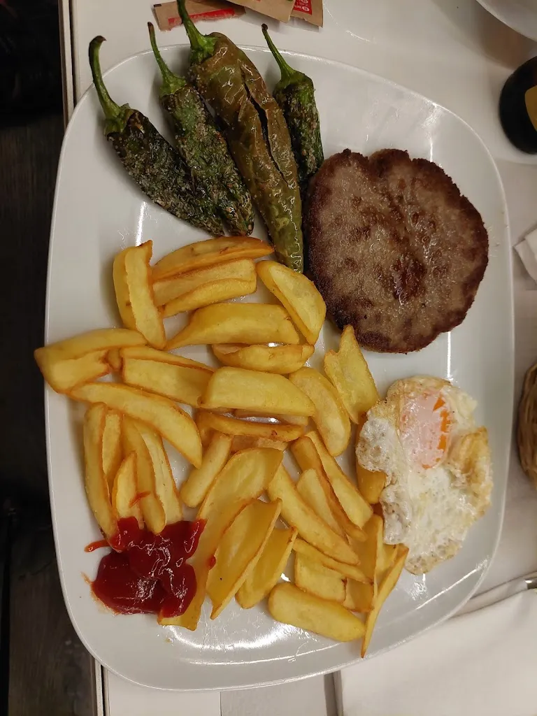 Paul R._Restaurante Pistones & bielas_Castro-Urdiales_review