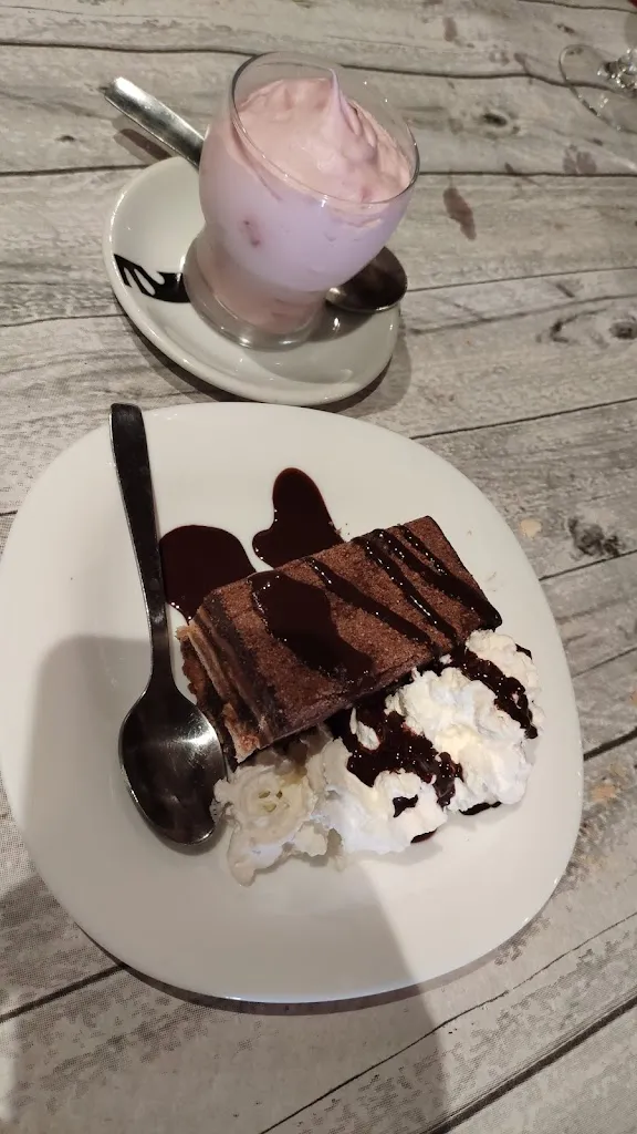 Rafael López Muñoz_Bar Tapería “Mil Vinos”_Fuentealbilla_review