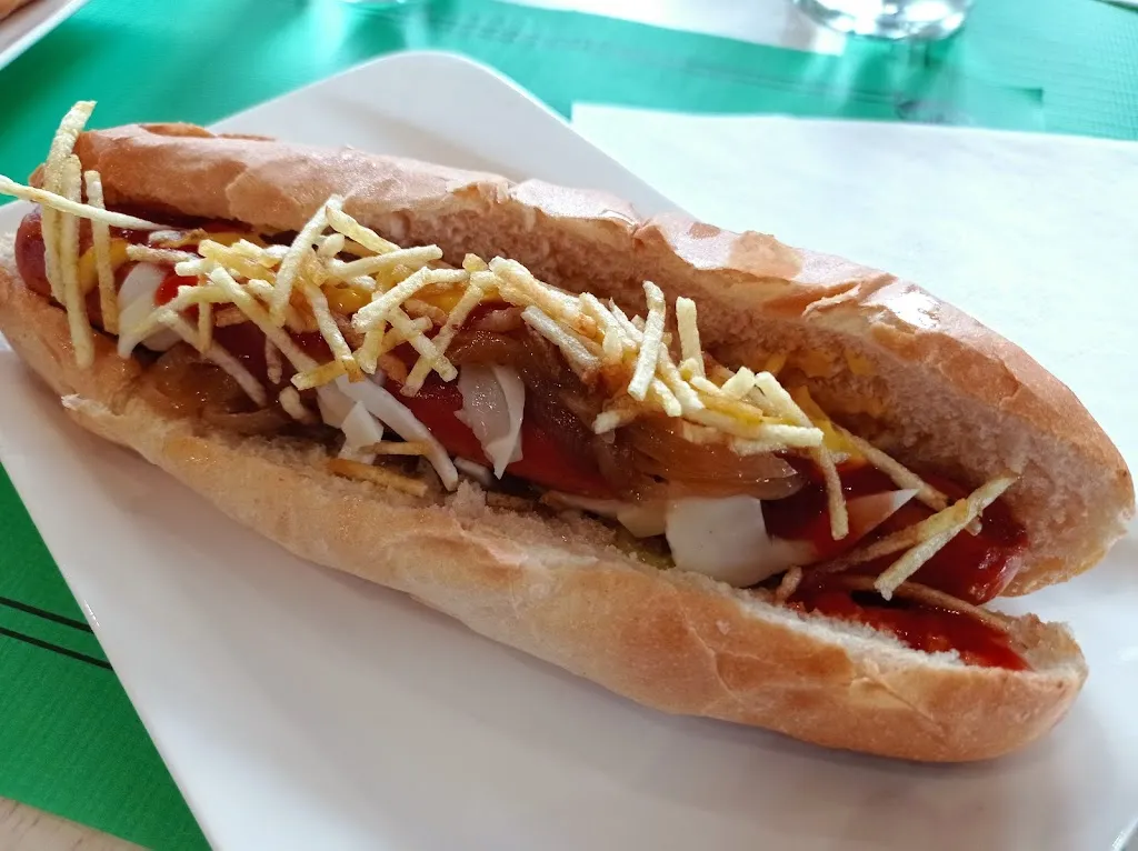 Bar las piscinas de Hoz de Anero restaurant in Ribamontán al Monte