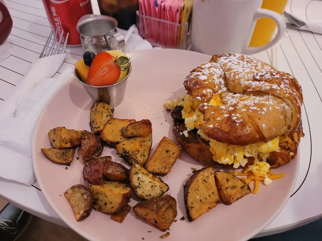 BAE Brunch Club_Laredo_slider_image_3