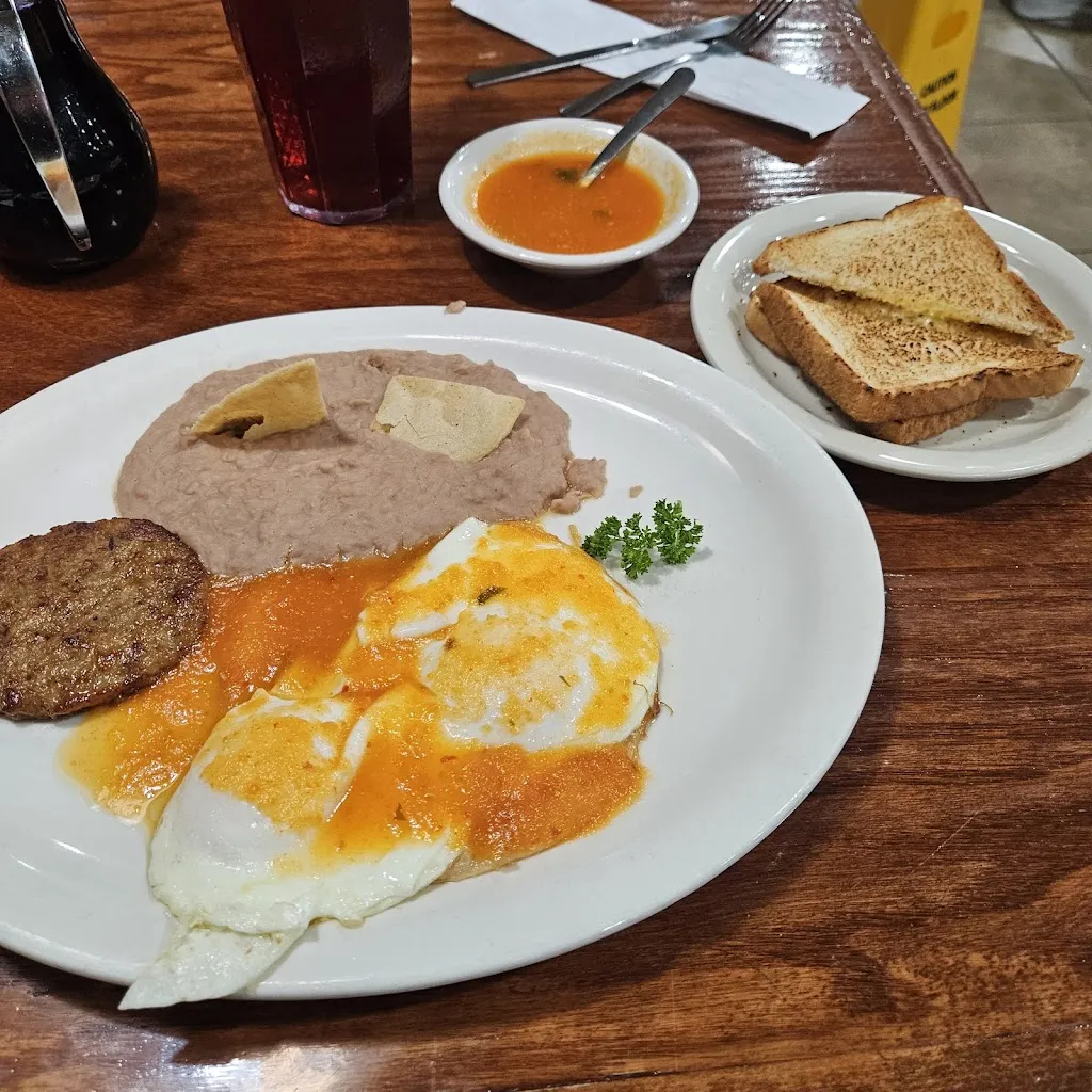 Joshua Steele_Danny's Restaurant_Laredo_review