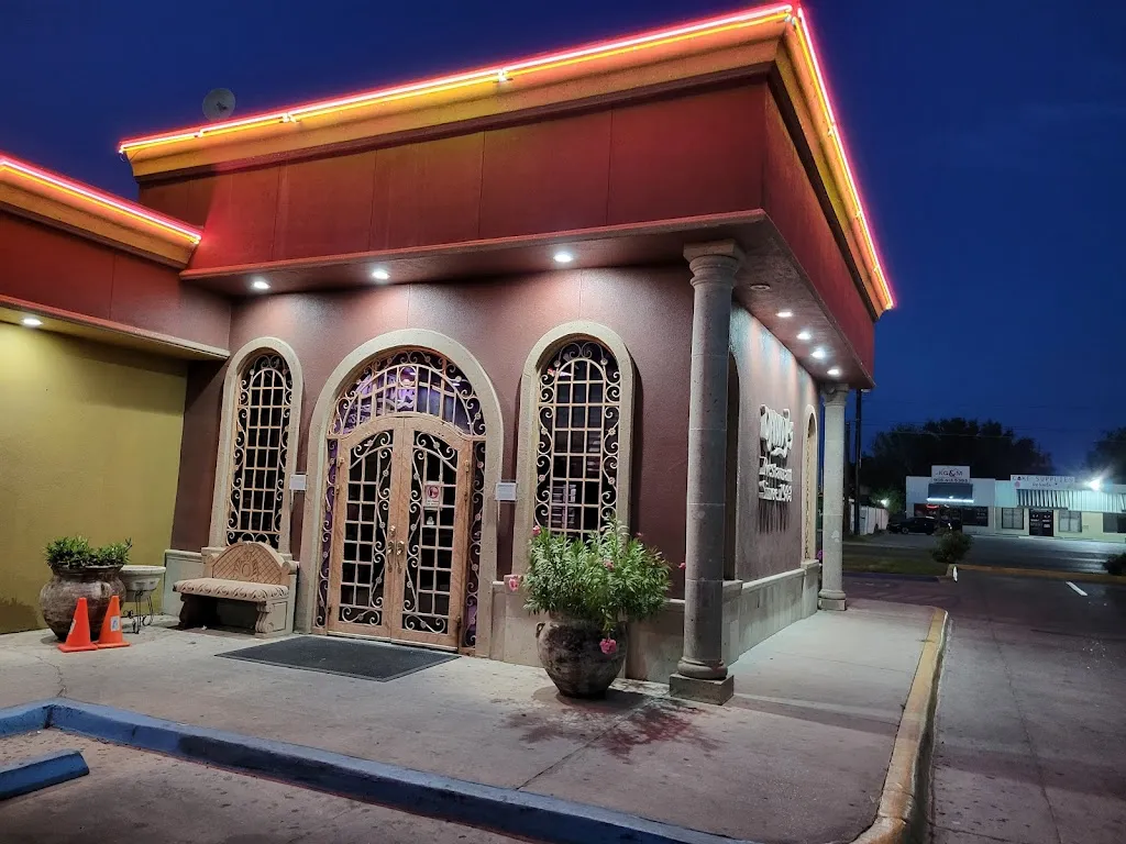 Jose Hernandez_Danny's Restaurant_Laredo_review