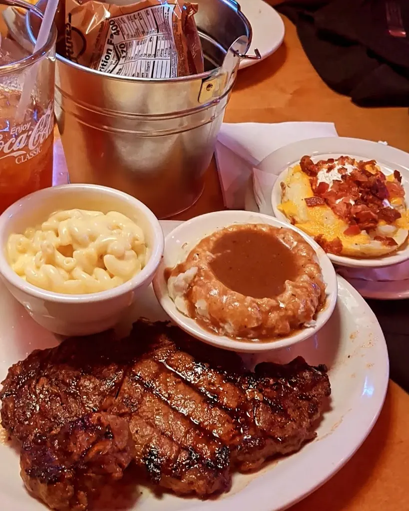 Violet_Texas Roadhouse_Laredo_review