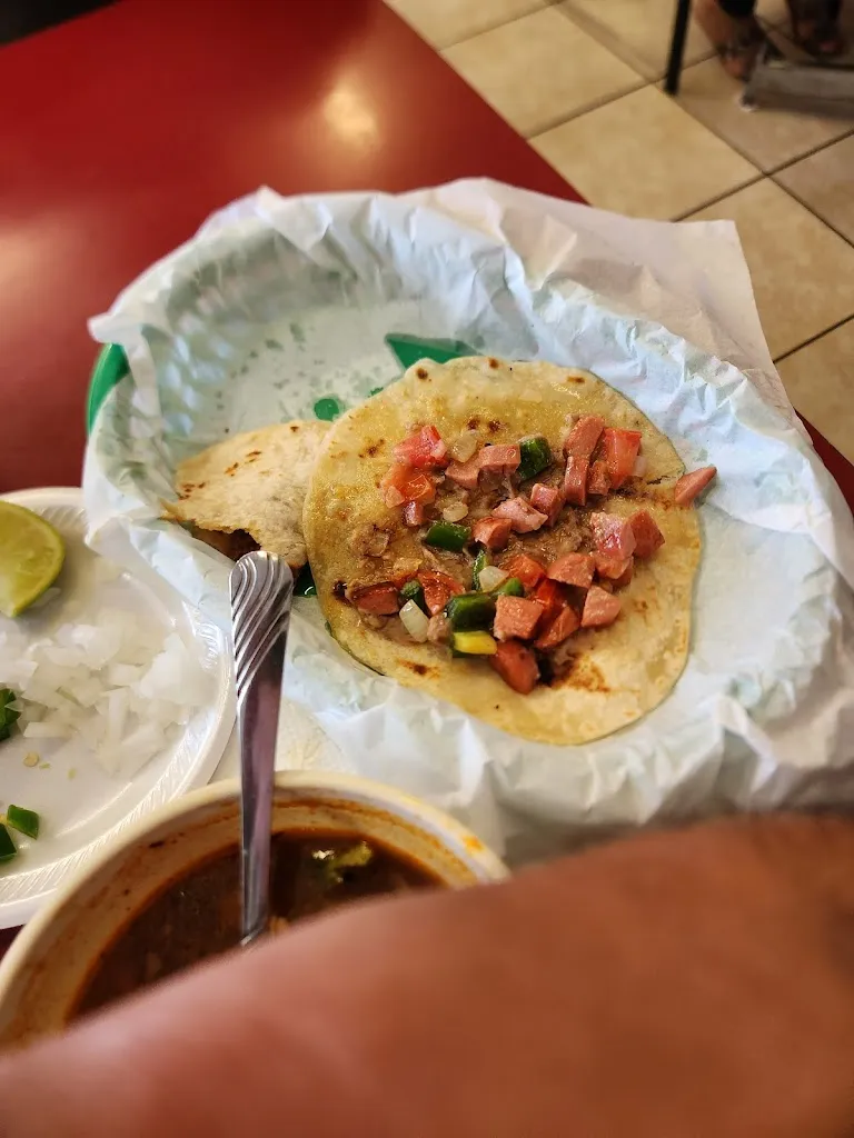 Jorge Valdez_Chalu Burger_Laredo_review