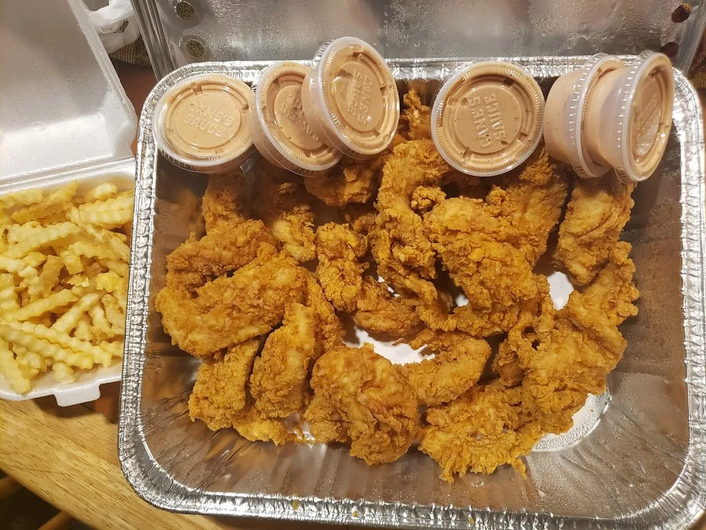 Erin Nieto_Raising Cane's Chicken Fingers_Laredo_review