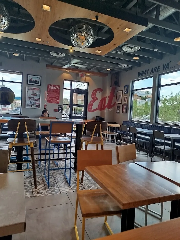 Raising Cane's Chicken Fingers_Laredo_slider_image_3