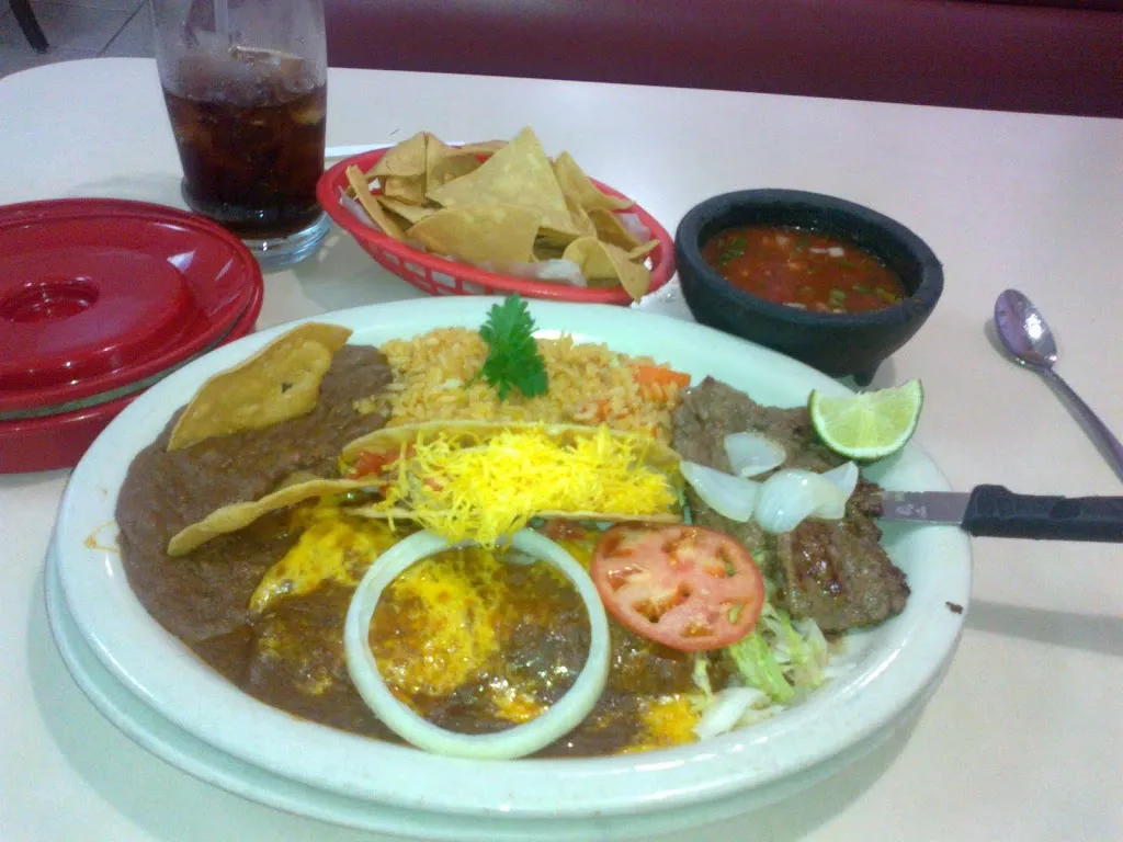 Savers Network_Danny's Restaurant_Laredo_review