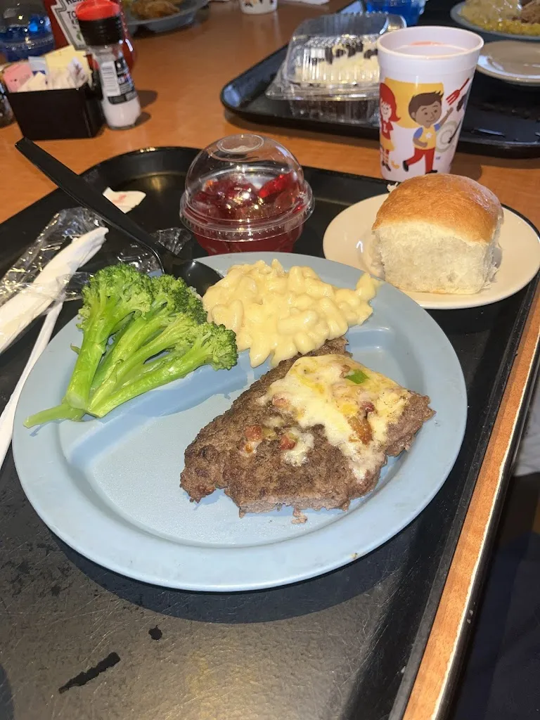 Linette Moreno_Luby's_Laredo_review