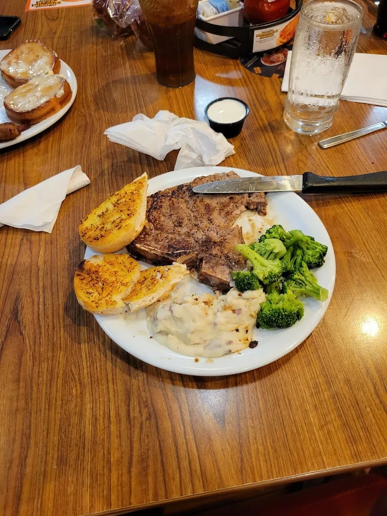 Jose Hernandez_Denny's Restaurant_Laredo_review