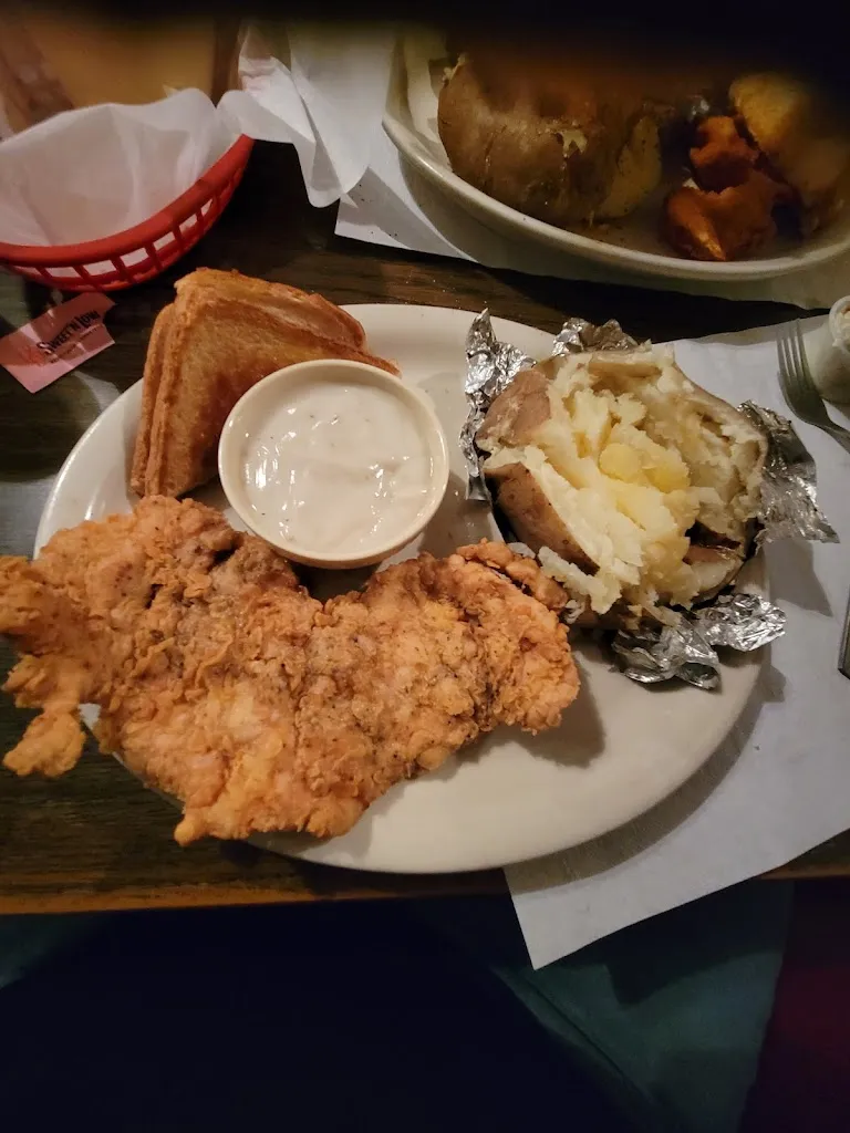 stxangler_Charlie's Corona Bar and Grill_Laredo_review
