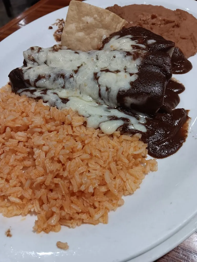 Edgardo perez jr_Danny's Restaurant_Laredo_review