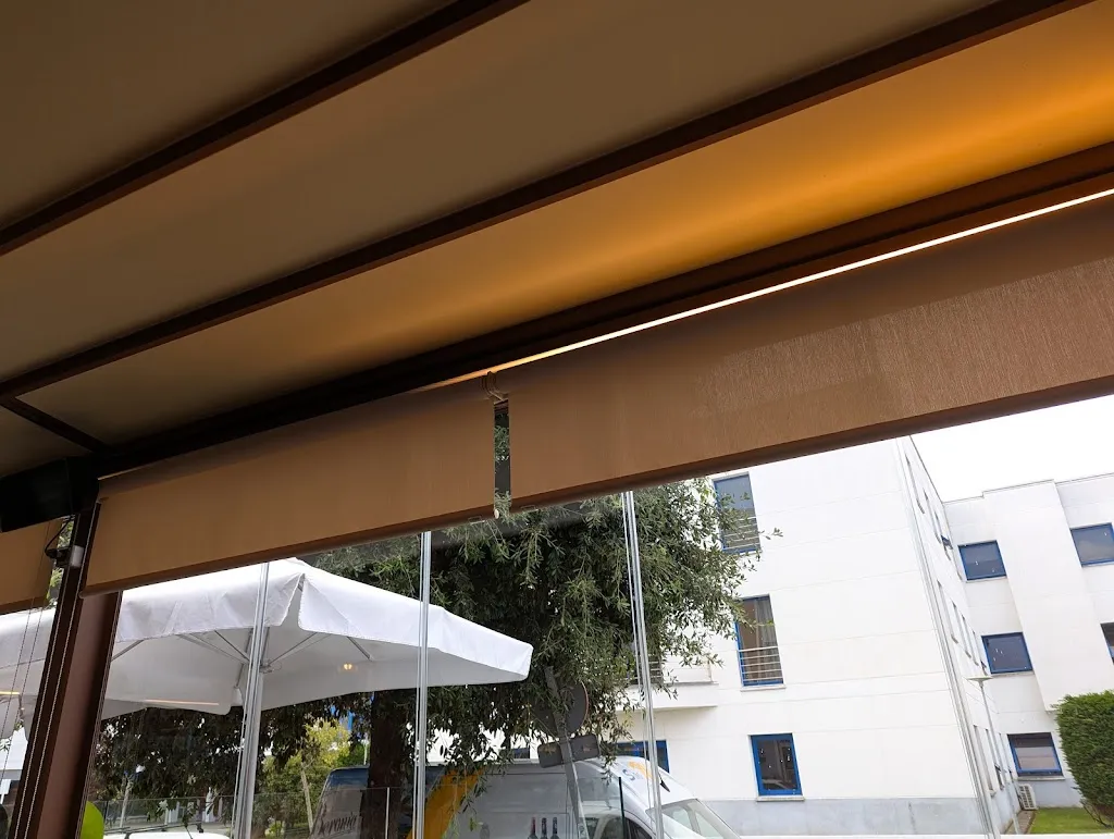 Aline Cauvin_La muralla 2_Laredo_review