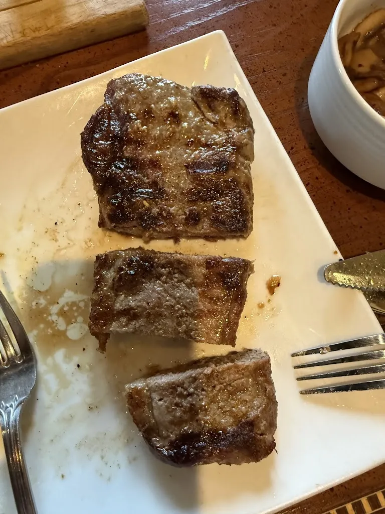 Mike McVey_The Tack Room_Laredo_avis