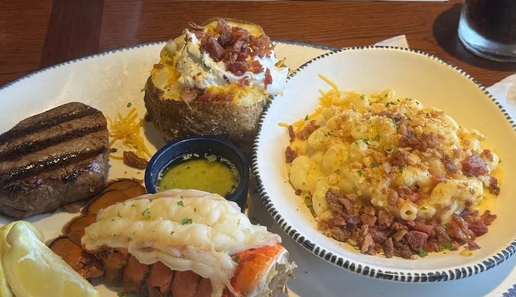 Gilbert Morales_Red Lobster_Laredo_review