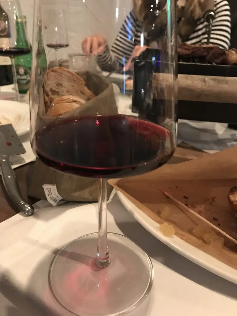 Elizaveta Nikulina_Burdo Restobar_Piélagos_review