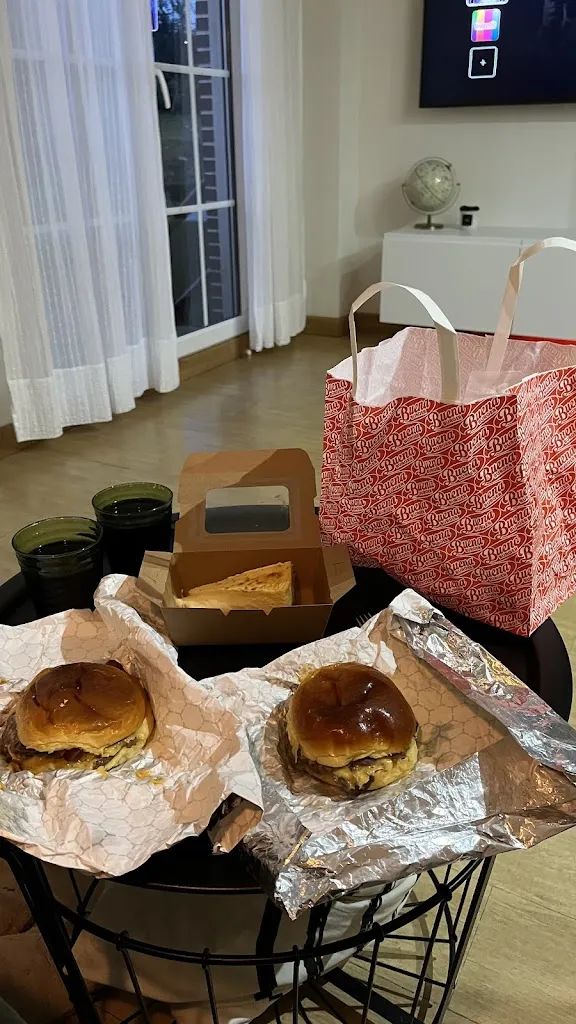 yanire rubiales gomez_BUENABURGER_Piélagos_recensione