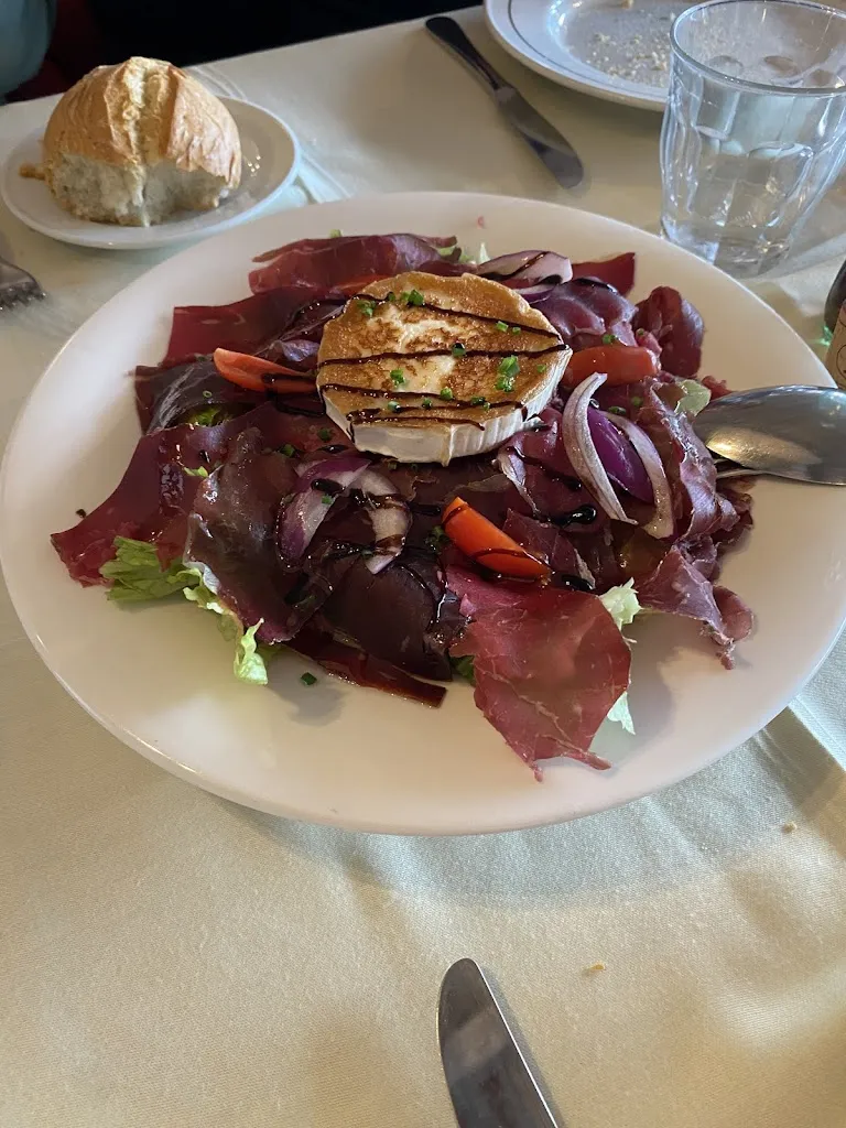 Alyssa VanNuys_Mesón del Labrador_Piélagos_review