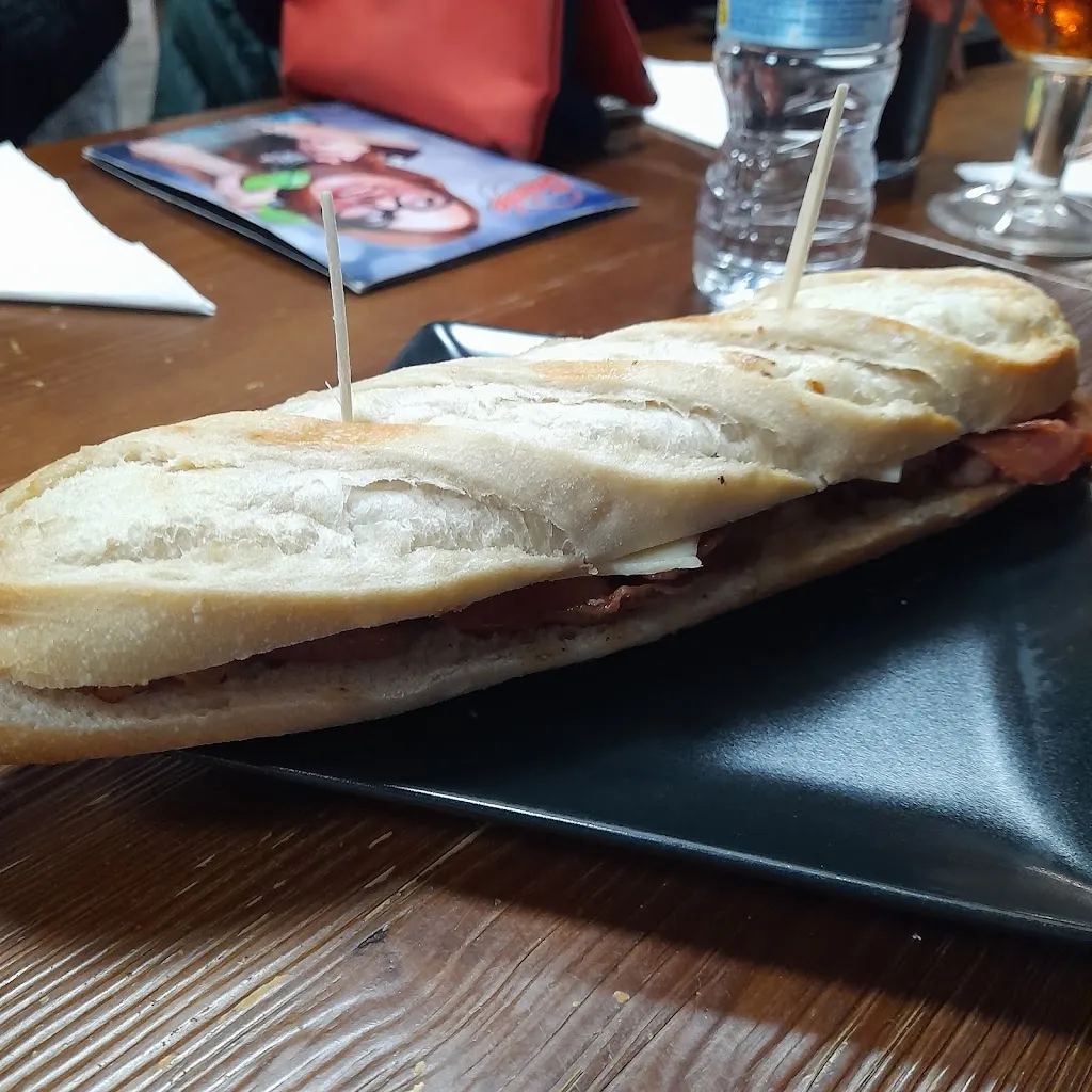 Luis Ángel Abia_Hamburguesería Inicio_Piélagos_review