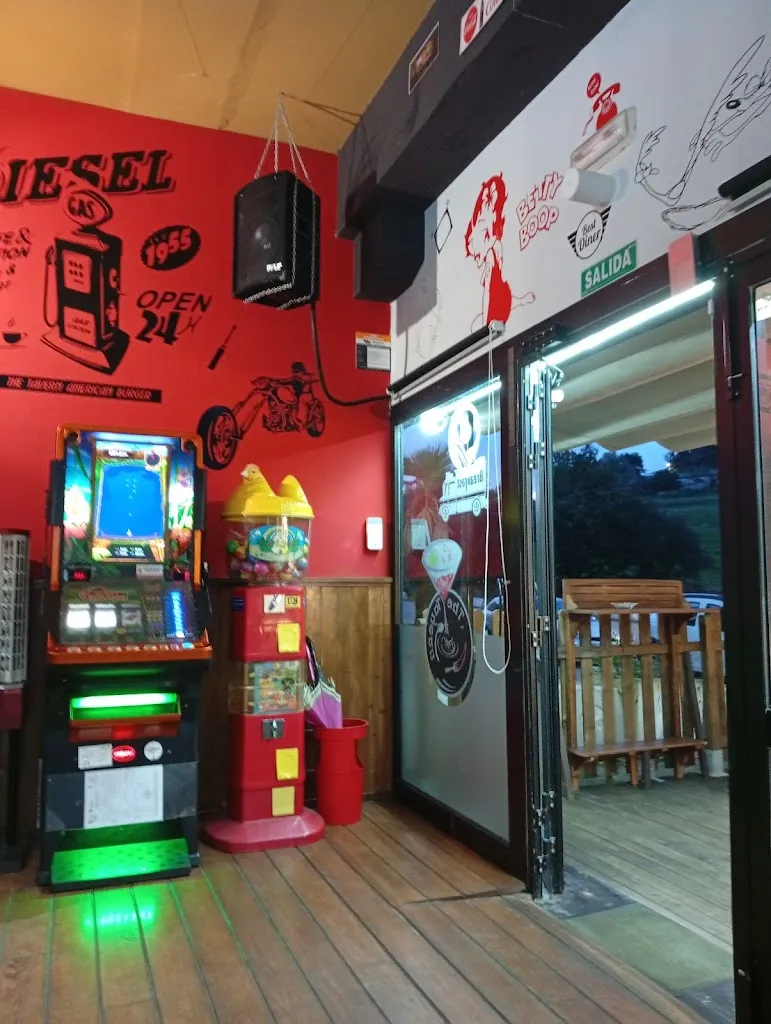 Alfredo Oria de Rueda E._The Tavern American Burger_San Miguel de Meruelo_review