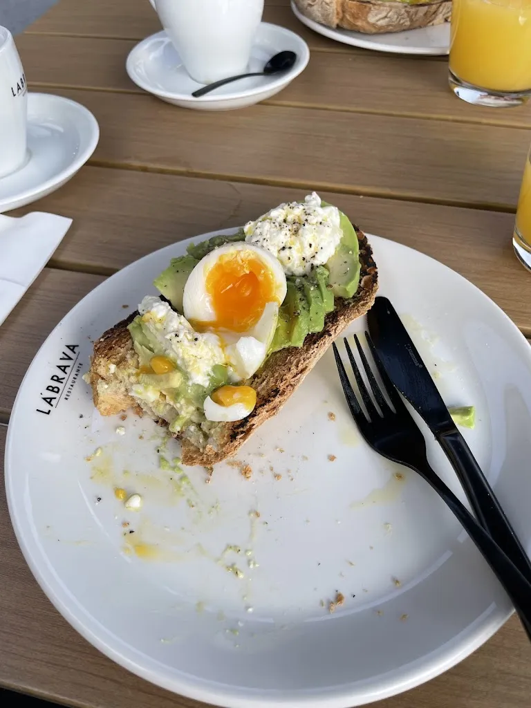 James Arnold_LABRAVA RESTAURANTE_Ribamontán al Mar_review