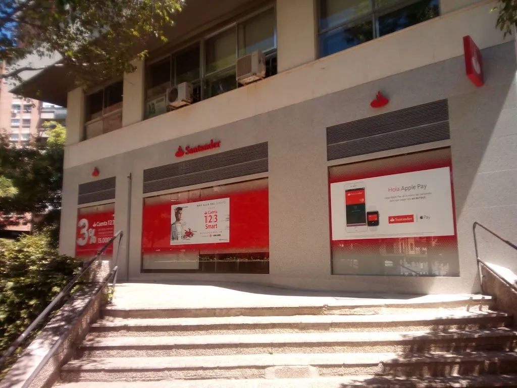 Banco Santander - Smart Red_Santander_slider_image_3