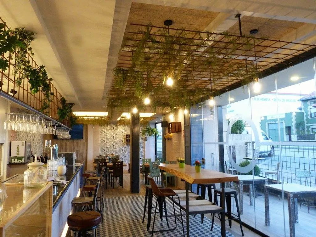 Tandem restaurant in Santa Cruz de Bezana