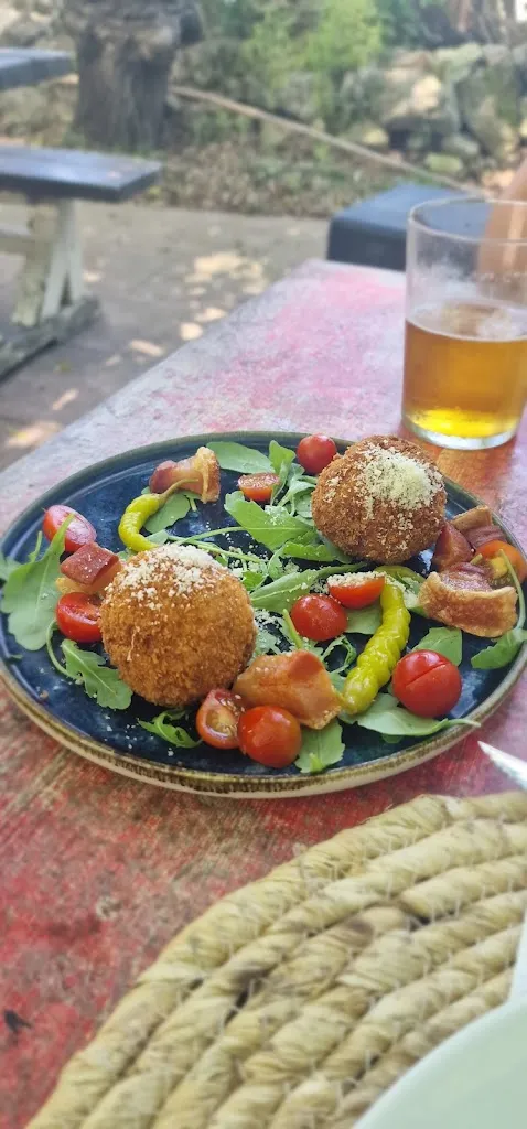 Josh Jones_Mesón Dos Pozos y Jimena_Santa Cruz de Bezana_review