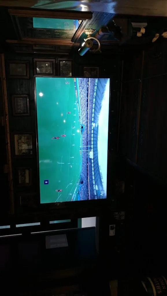 Adrian Lane_Navajeda Sport Tavern_Santa Cruz de Bezana_review