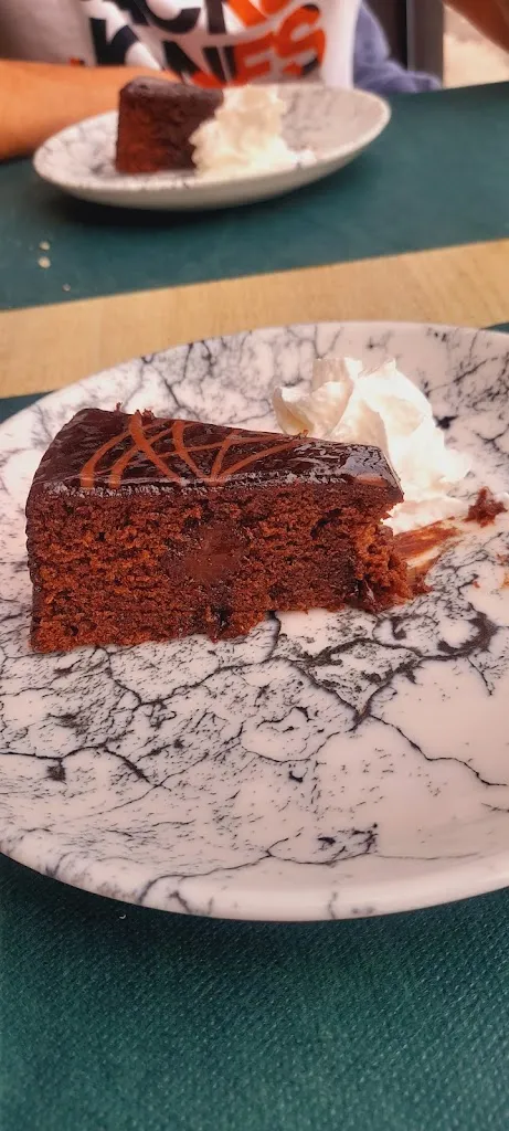 Pin Pon_La Isla_Santa Cruz de Bezana_review