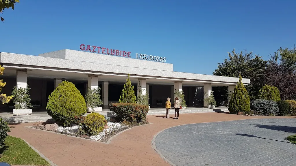 Taberna Gaztelubide Sidrería restaurant in Rozas de Valdearroyo Las