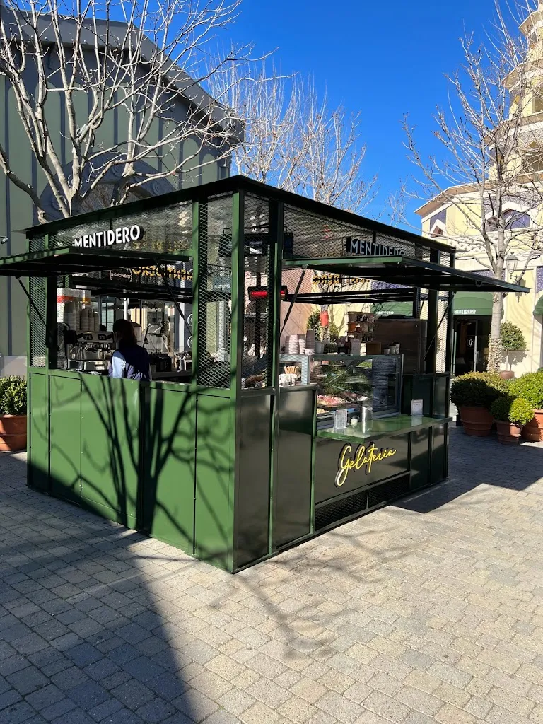 Mentidero Sal y Brasas restaurant in Rozas de Valdearroyo Las