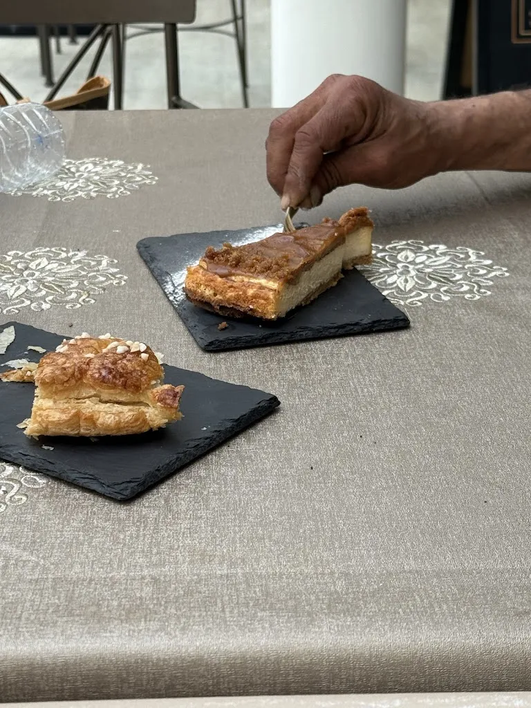 iker iza-goñola_MAISON GHARBI_Rozas de Valdearroyo Las_review