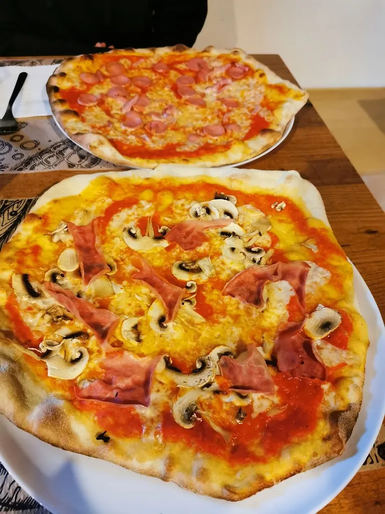 Merida sanchez_Pizzería Asociación la Olla de la Robla_Rozas de Valdearroyo Las_review