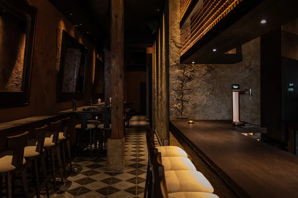 Acholao restaurant in Saro