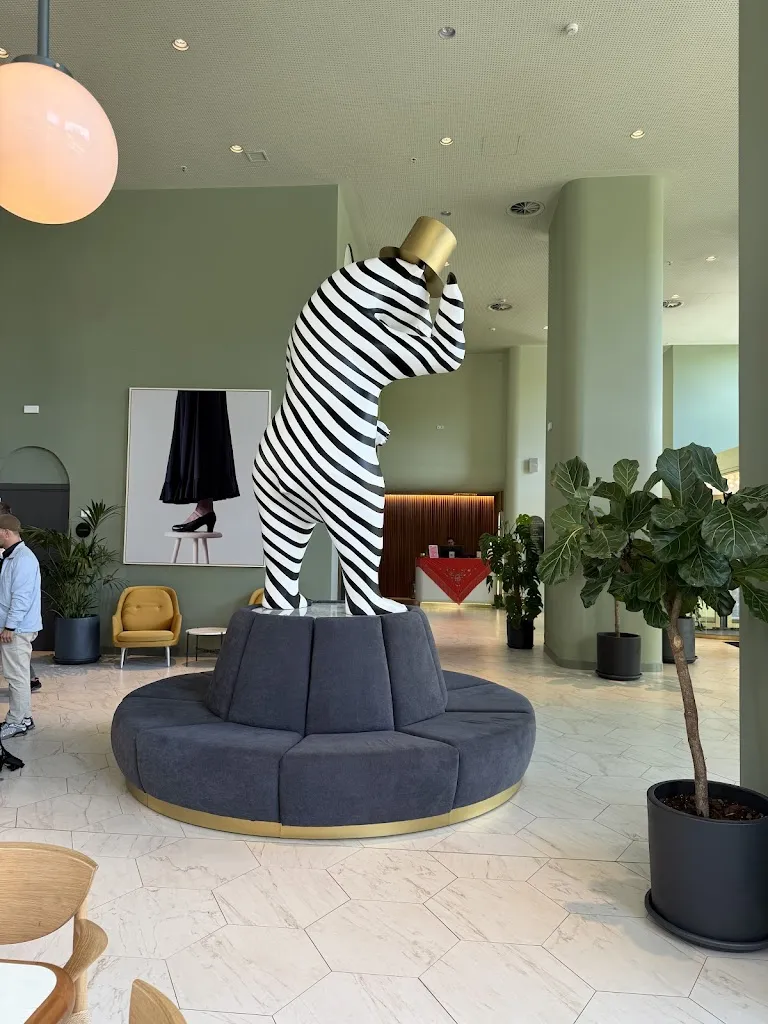 Mila X_Somos_Saro_recensione