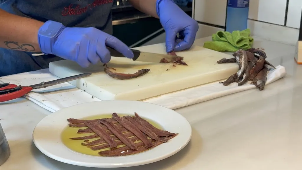 Razvan Macovei_La Mutua Anchoateca_Santoña_review